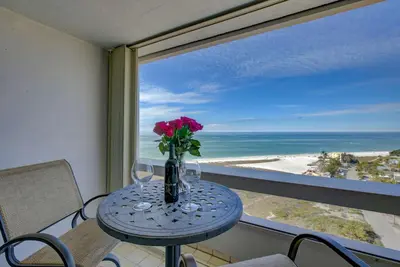 Image de Plage privée, vue sur le Golfe, Wifi \/ câble, piscine chauffée avec vue sur l'océan, à pied du village