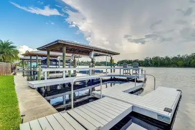 Image de Homosassa Home avec quai privé et rampe de bateau!