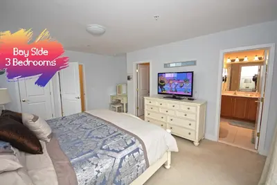 Image de Maison de ville de luxe de 3 chambres Ă quelques pas de la plage, avec WiFi gratuit et grand salon parfait pour une grande famille.