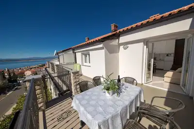 Image de Appartement de deux chambres avec la terrasse et la vue sur le mer Crikvenica (A-12116-d)