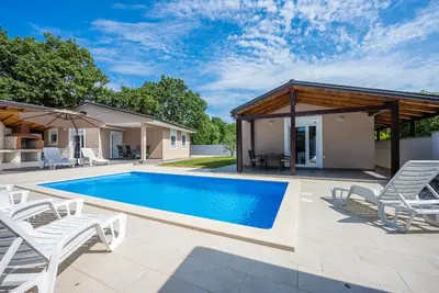 Trinetta - Maison moderne avec piscine, barbecue