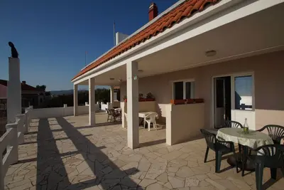 Image de Appartement d'une chambre avec la terrasse et la vue sur le mer Zavalatica, Korcula (A-247-c)
