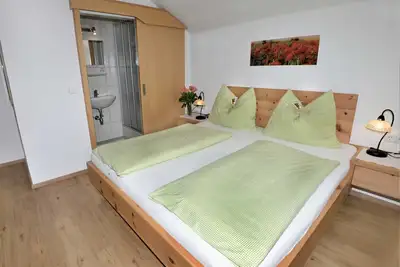 Image de Chambre double avec douche et toilettes - Gästehaus Sonnenheim