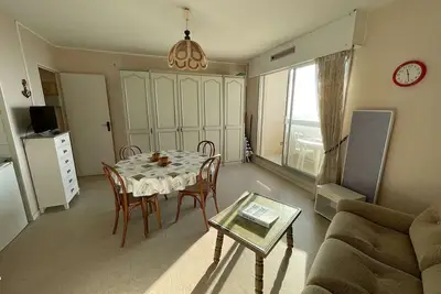Studio 2 pers, balcon, parking, plage à 200m