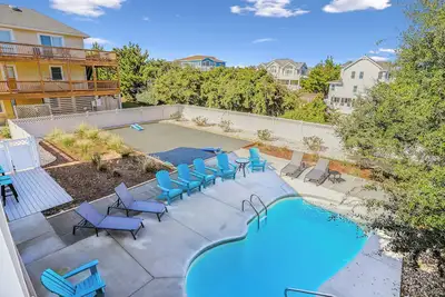 Image de Oceanside au coeur du canard! Piscine privée, bain à remous! Animaux acceptés