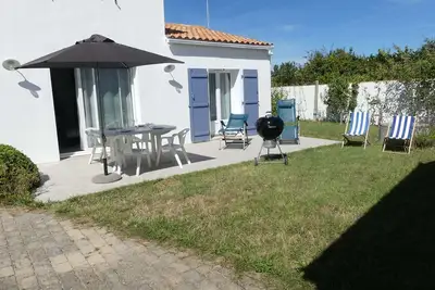 Image de Maison avec terrasse, 400 m plage et centre, 2 chambres, parking privé, ménage inclus