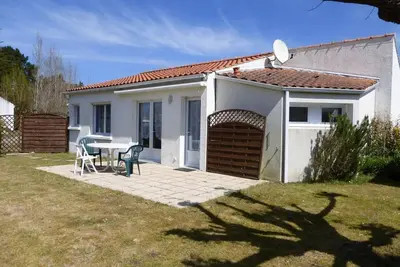 Image de Maison 3 pièces avec mezzanine, 6 couchages, à 5 km de la plage - calme et tout confort, parking inclus