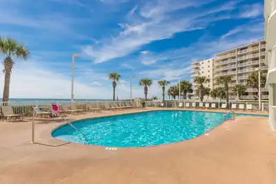 Image de Tradewinds Condos by Hosteeva