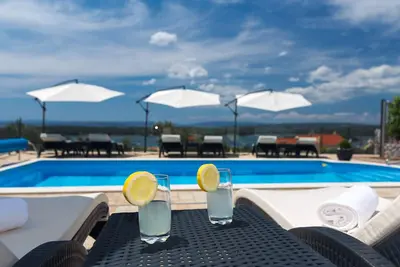 Image de Appartement de deux chambres avec la terrasse et la vue sur le mer Punat, Krk (A-5345-c)