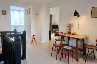 Image de Charmante maison de digue - Étage privé - Vue verte