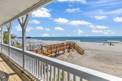 Image de Sandy Bay, maison de 4 chambres en bord de mer avec parc aquatique gratuit, aquarium, golf et plus encore tous les jours!