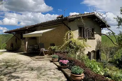 Image de A charming flat in a country cottage in the Marche.