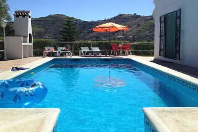 Image de Villa paisible minutes de Competa avec piscine privée, wi-fi et climatisation.