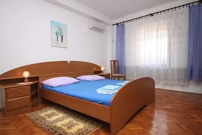 Image de Appartement de trois chambres avec la terrasse et la vue sur le mer Maslenica, Novigrad (A-6568-a)
