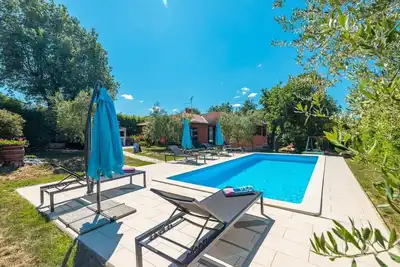 Image de Maison pour la famille avec la piscine Sveti Lovrec, Sredisnja Istra (K-14432)