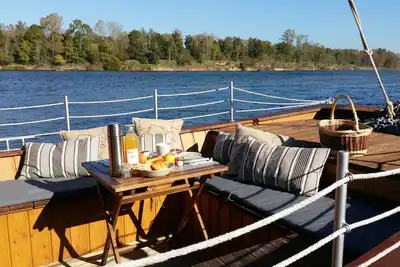 Image de Family Boat House - la Toue Reine