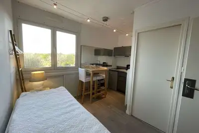 Image de Studio rénové 2 pers avec parking, wifi, proche plage