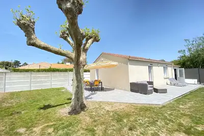 Image de Maison de Charme au Calme avec Jardin Clos, Wifi, Proche Plage du Marais Girard, Animaux Acceptés