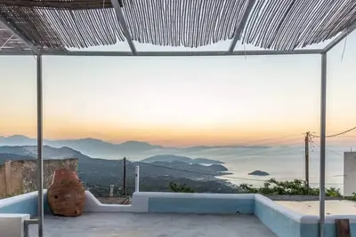 Image de Splendide maison avec vue sur la mer, confortable avec une grande terrasse sur le toit