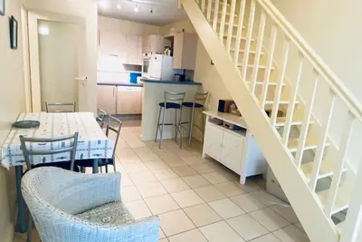 Image de Appartement 2 pièces avec mezzanine chez plage, centre-ville et garage privé