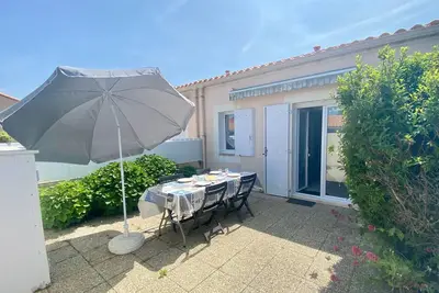 Image de Maison à 300m de la plage, avec terrasse, parking privatif, animaux admis!