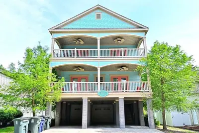 Image de Brand New Luxury Beach House! Piscine privée & Jardin * Superbe Intérieur * Grill * Wifi