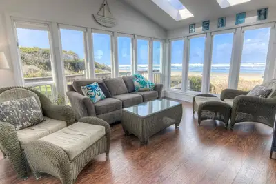 Image de Oceanfront Home avec bain Ă remous sur Miles Of Sandy Beach! Nuit Gratuite!