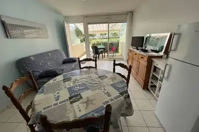 Image de Appartement Calme avec Terrasse, Piscine et Parking Ă 250m de la Plage