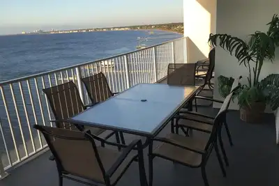 Image de Harbour Pointe Condo de luxe-4 chambres, 3 salles de bain. . . Vues incroyables!