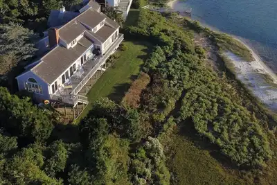 Image de Spectaculaire Waterfront Cape Cod Home, Oceanfront and Beach, Ac, Wifi Deck w Grill!