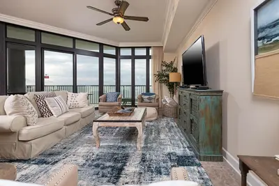 Image de Phoenix West Ii ~ Condo au 6ème étage ~ Nuits gratuites ~ Nombreuses commodités!