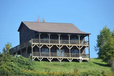 Image de East Meets West - Spa, superbes vues, table de billard, entre Boone et Blowing Rock!