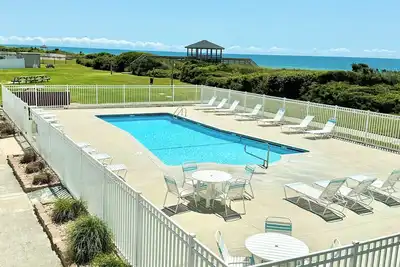 Image de Oceanfront COMPLEX_Modern Designed Studio_WiFi_Linens Inclus_Cuisine