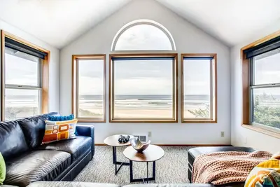 Image de Accueil Oceanfront sur Miles de Sandy Beach! Spa / salle de jeux! Près de Yachats Nuit Gratuite!