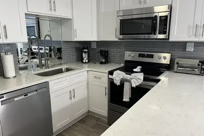 Image de Magnifique Condo Pinnacle Port Beach Front, Entièrement rénové # A339