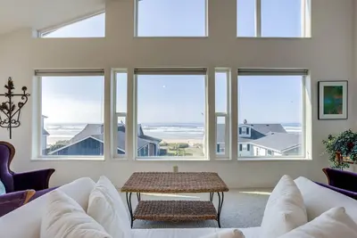 Image de Superbe vue sur l'océan, Sandy Beach, bain à remous privé, peut accueillir jusqu'à 7!