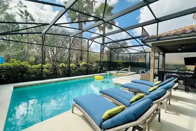 Image de Villa sur le thème de la plage et du spa * Piscine ensoleillée orientée sud sans voisin arrière!