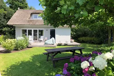 Image de Toit de roseau Lakehouse privé Lakeview