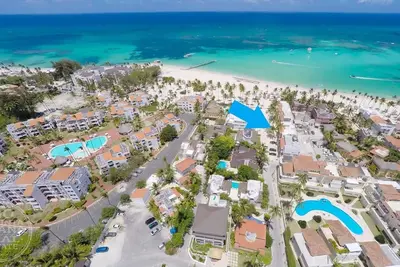 Los Corales Beach Village - Votre paradis privé 2br au premier étage