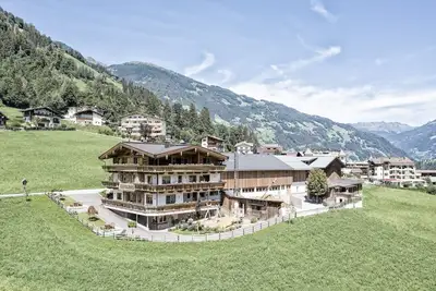 Image de Ferme moderne avec balcon à Schwendau