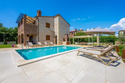 Image de Paradise Villa Istria avec piscine, 4 chambres, cour, terrain de tennis partagé