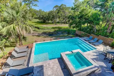 Image de Récemment rénové maison / piscine et bain à remous - vue sur l'océan!