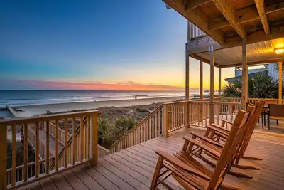 Image de Oceanfront, 2 grandes terrasses et plan d'étage ouvert
