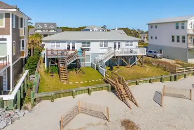 Image de Surfez ici! Duplex en bord de mer près de la zone de lavage - 3 petites sirènes