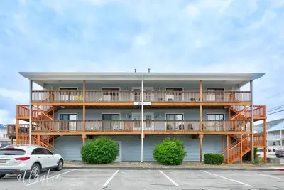 Image de V72 - Belle 3br / 2ba, vue sur l'océan! Animaux de compagnie! Juste un bldg de la plage!