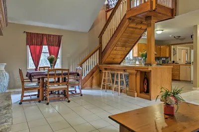Image de Dripping Springs Home avec 8 lits, lieu de mariage proche