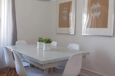 Image de Situé dans un quartier typique de Lisbonne est idéal pour les groupes ou les familles.