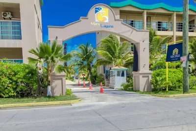 Image de Belle suite lagon-front w \/ piscine partagée - près des plages et des restaurants