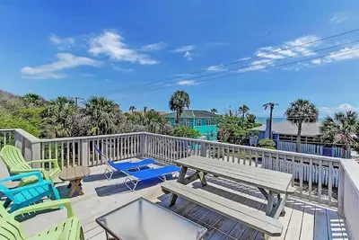 Image de Parfait 5 Br Folly Beach House! Animaux acceptés, Terrasse sur le toit, Près de la plage