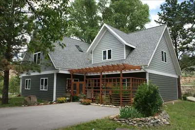 Image de Lux maison sur la rivière w / spa, promenade en ville, les promotions de l'été sont ici!